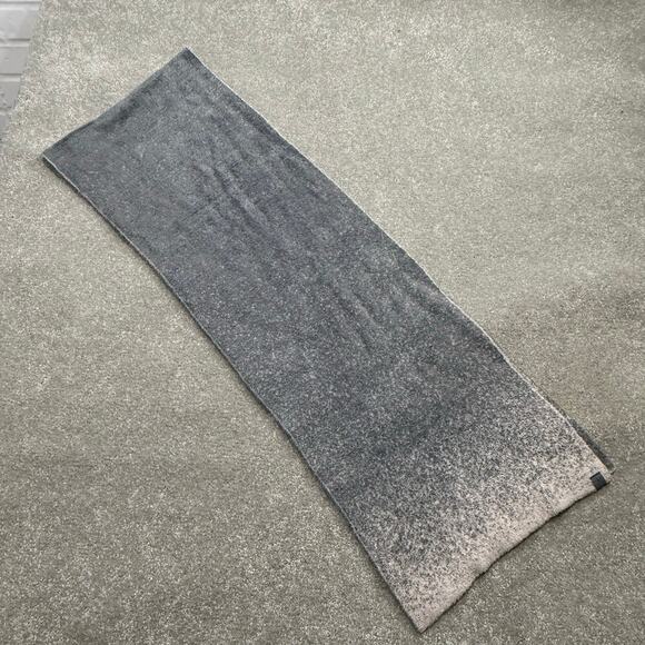 Barefoot Dreams NWT Cozy Chic Lite Confetti Scarf Smokey Green Gray Reversible - Picture 9 of 15